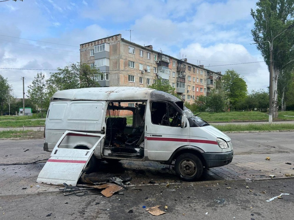 У Нікополі є поранені, побиті дві АЗС, стоянки, 19 автівок і адмінбудівля у районі, також під ударом ворога були Дніпровський, Криворізький і Синельниківський райони (фото)