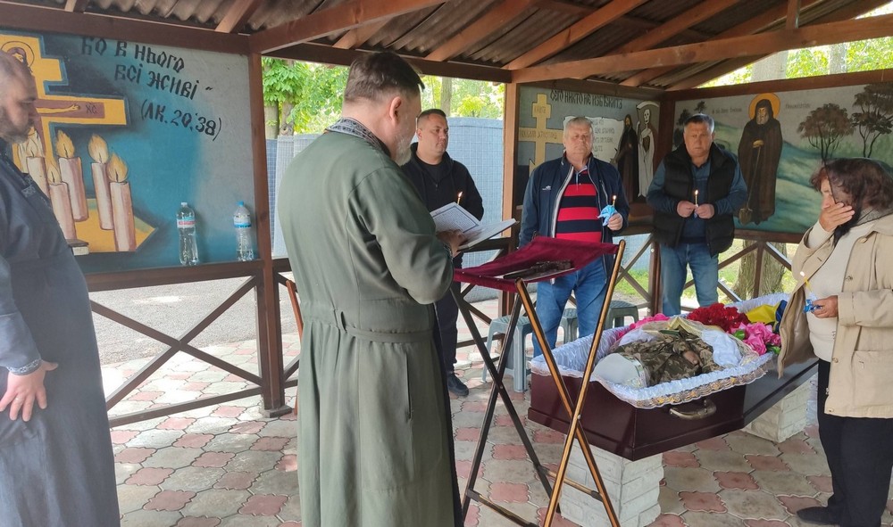 Осиротіли батьки, дружина і син… Сьогодні Нікопольщина провела в останню путь Героя (фото)