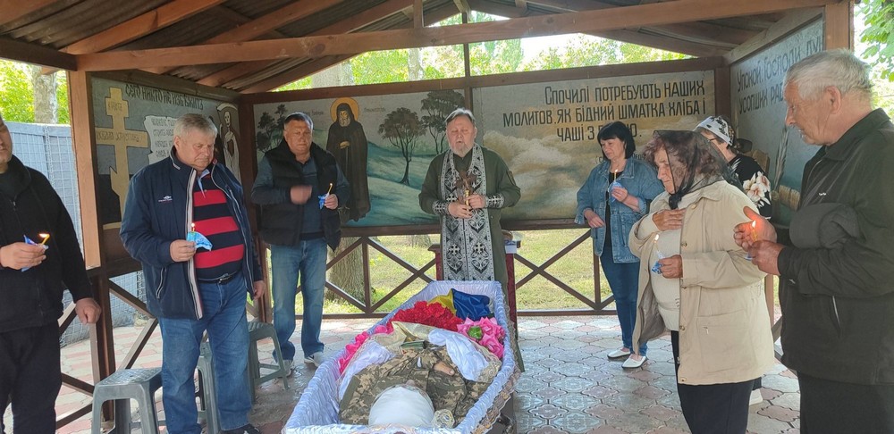 Осиротіли батьки, дружина і син… Сьогодні Нікопольщина провела в останню путь Героя (фото)
