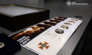 За відвагу та врятовані життя: 19 надзвичайників на Дніпропетровщині отримали нагороди та відзнаки (фото)