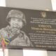 Мав ролі у серіалах і фільмах: у Покрові сьогодні відкрили меморіальну дошку полеглому Захиснику (фото)
