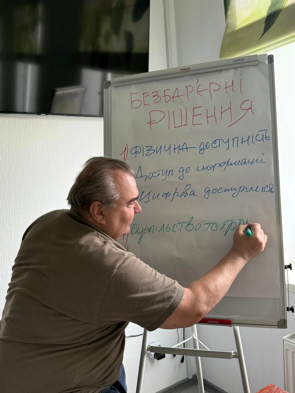 Доступність без перешкод: у Нікополі перевірили безбар’єрність дитячої лікарні під час тематичного тижня