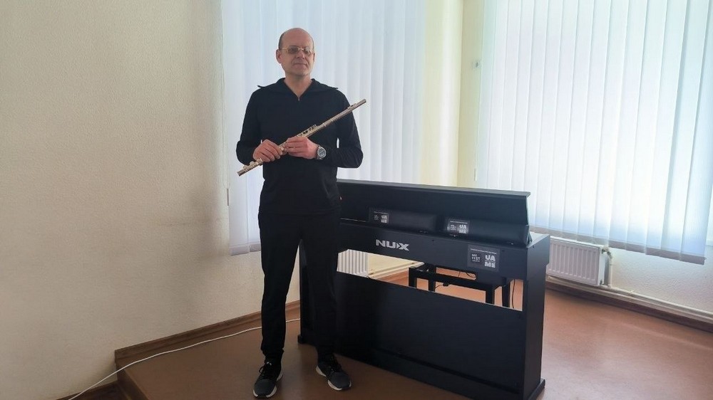 Нікопольська школа мистецтв виграла грант і отримала музичні інструменти та сучасну техніку (фото)