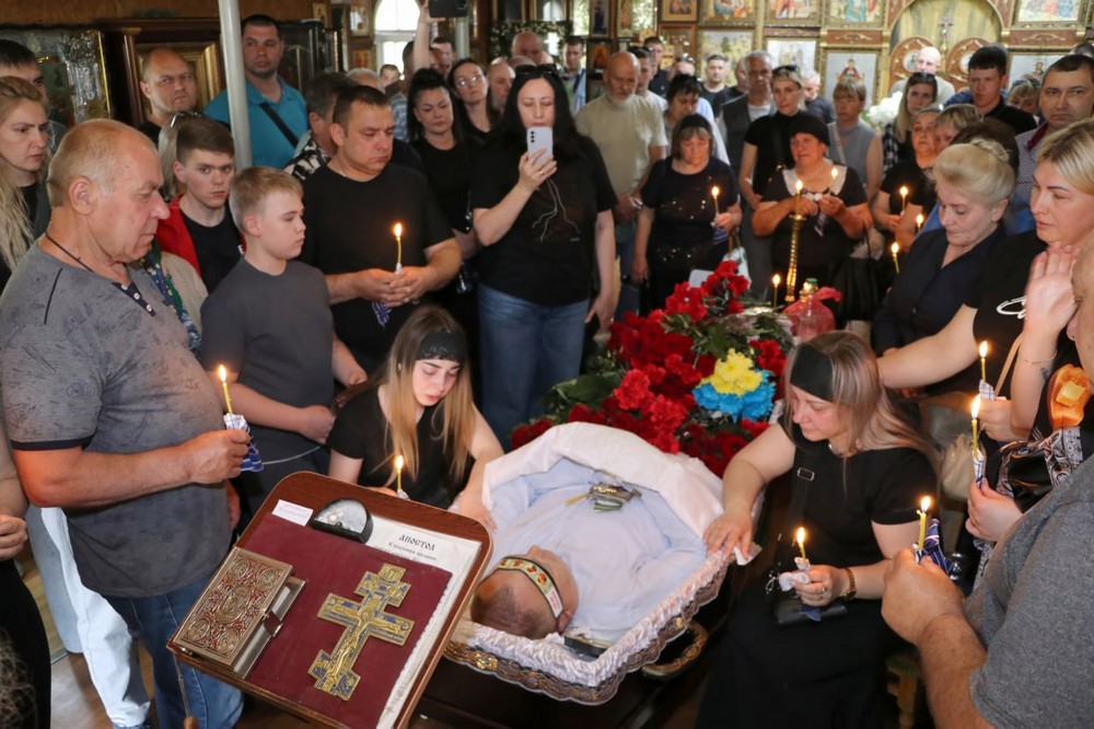 Був справжнім авторитетом серед колег... у Нікополі сьогодні провели в останню путь феросплавника 2
