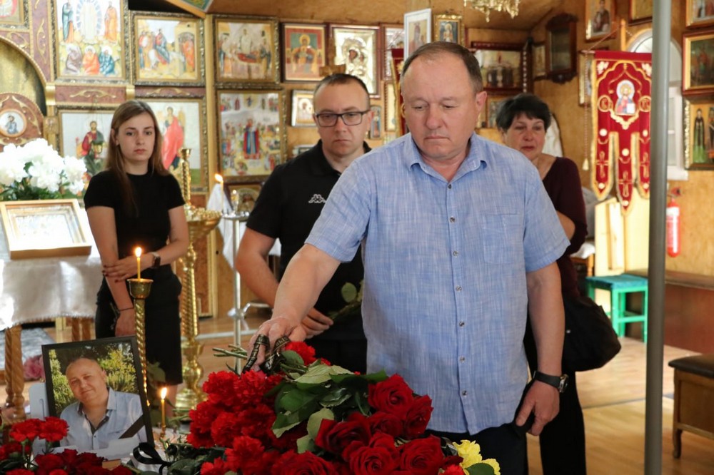 Був справжнім авторитетом серед колег... у Нікополі сьогодні провели в останню путь феросплавника 7