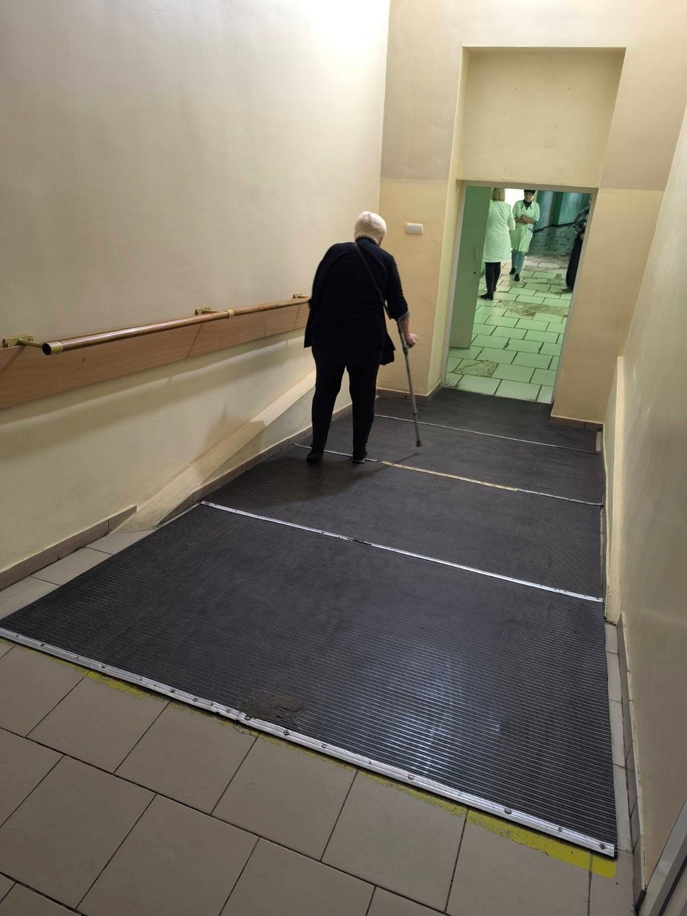 Як у Томаківськвй лікарні піклуються про безбар’єрне середовище (8)