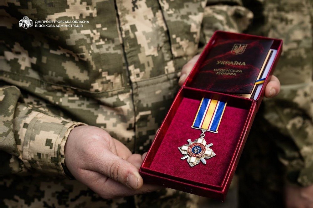 Начальник Дніпро ОВА вручив державні нагороди 12 військовим 9 Начальник Дніпро ОВА вручив державні нагороди 12 військовим 9