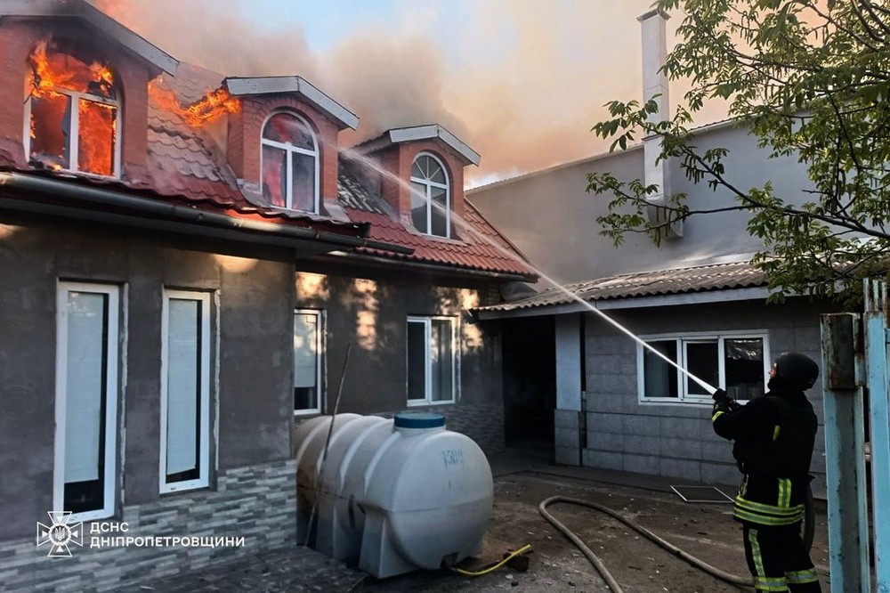 Наслідки нічних обстрілів Нікополя 8