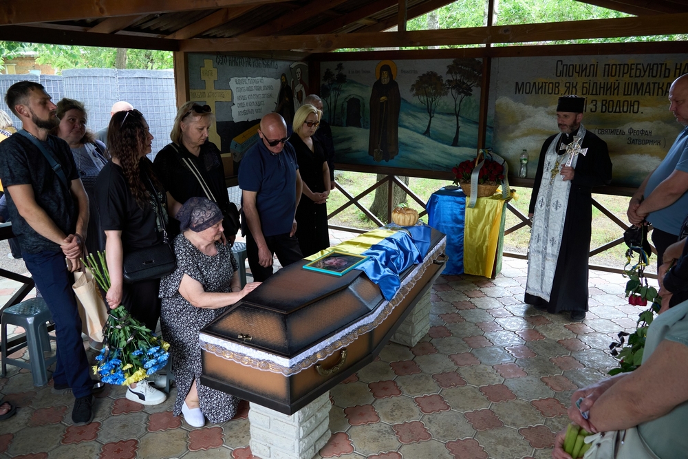 «Неодноразово отримував поранення, але щоразу повертався на фронт»: Нікополь попрощався з полеглим Захисником (фото)
