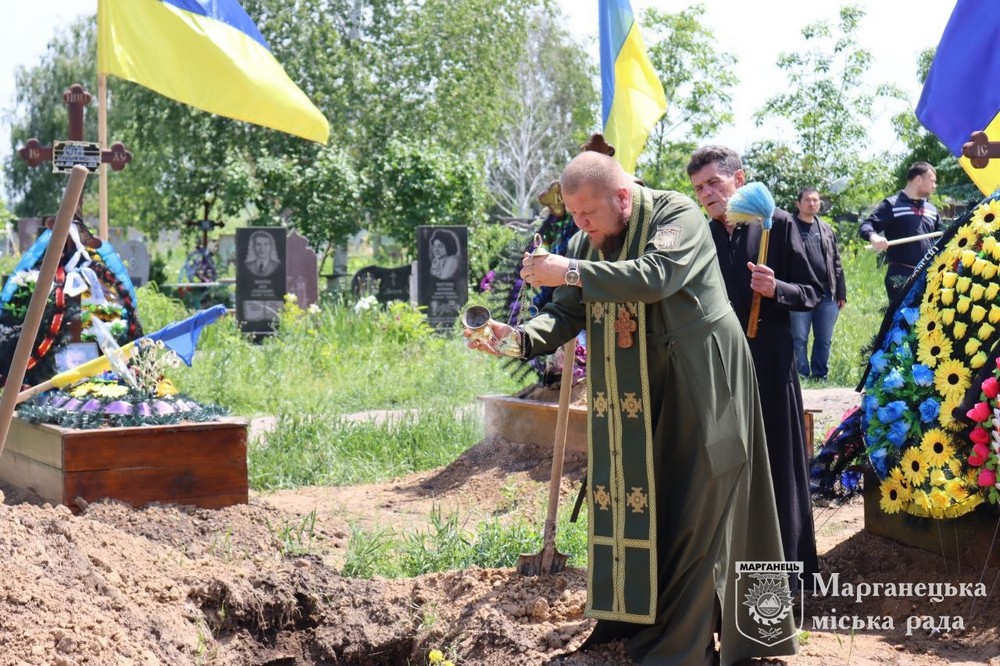 Нікопольщина провела в останню путь Захисника 6