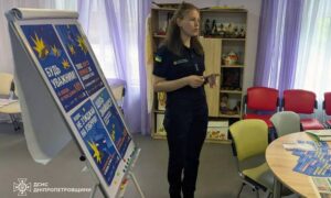 У Покрові працівникам державної установи нагадали правила пожежної та мінної безпеки