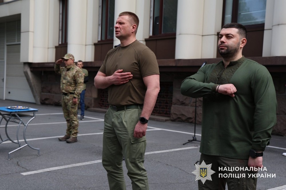 Поліція Дніпропетровщини отримала 5 пікапів для антидронового загону батальйону особливого призначення 2