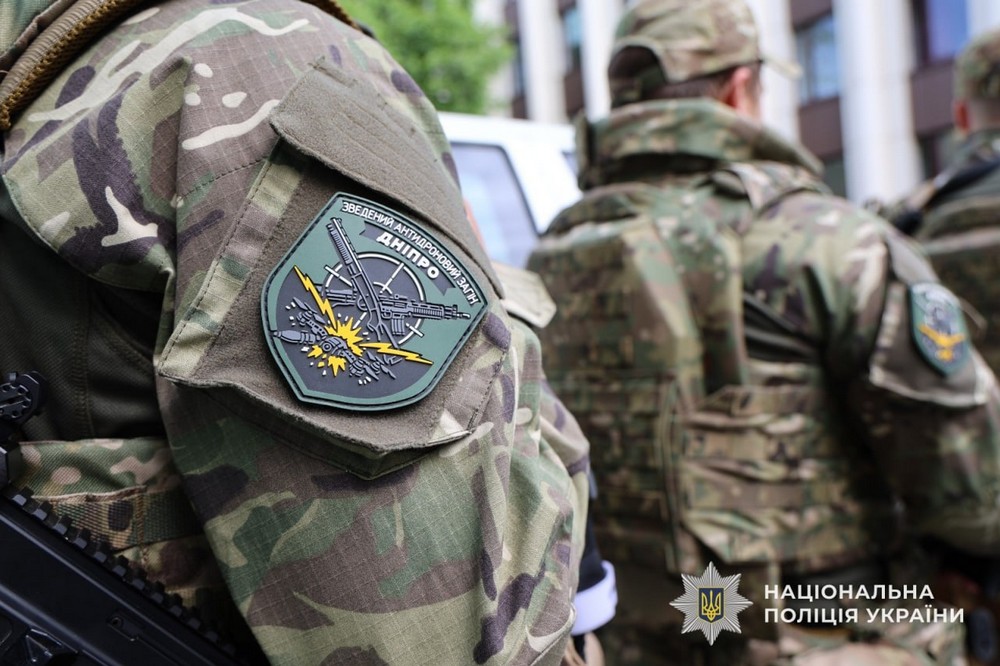 Поліція Дніпропетровщини отримала 5 пікапів для антидронового загону батальйону особливого призначення 9