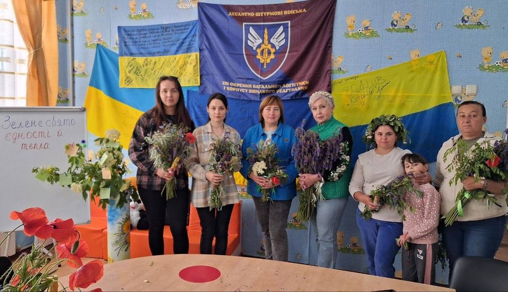 Разом із мамами діти плели вінки теплий захід для родин Захисників провели у Мирівській громаді (фото) (4) Разом із мамами діти плели вінки теплий захід для родин Захисників провели у Мирівській громаді (фото) (4)
