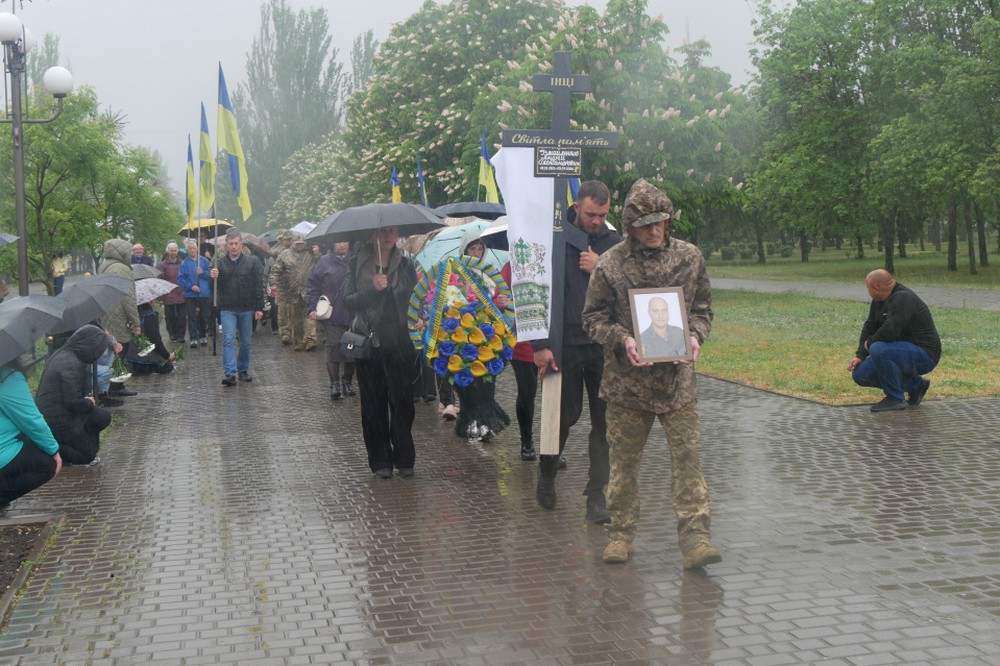 Сьогодні на Нікопольщині провели в останню путь Захисника (2)