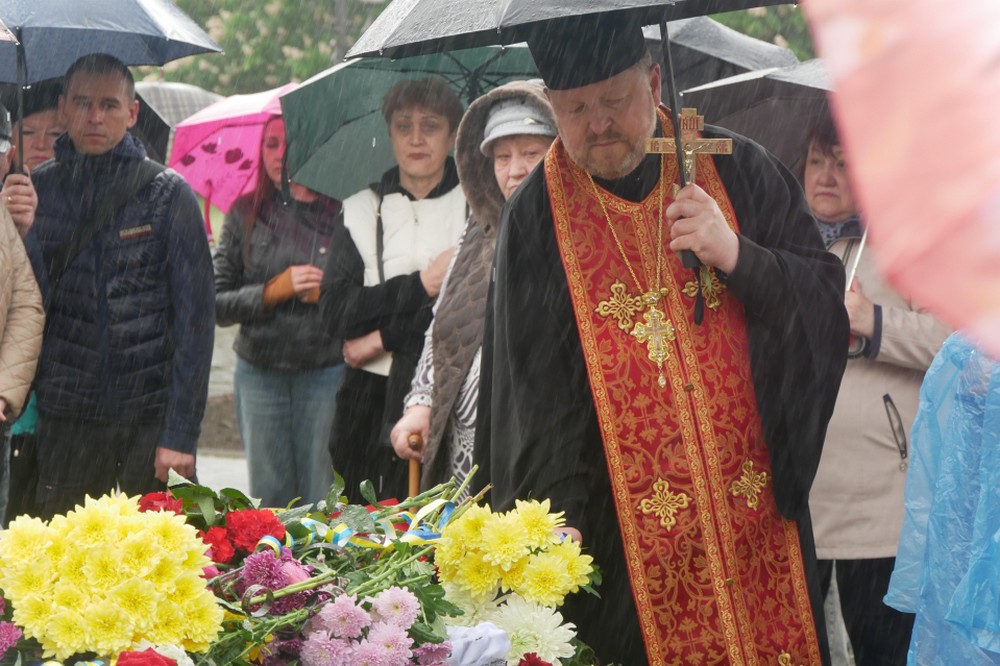 Сьогодні на Нікопольщині провели в останню путь Захисника (7)