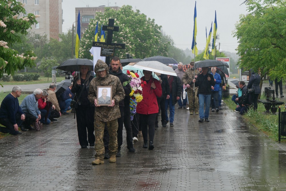 Сьогодні на Нікопольщині провели в останню путь Захисника (8)