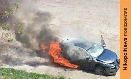 У Марганці окупанти FPV дронами атакували автівки