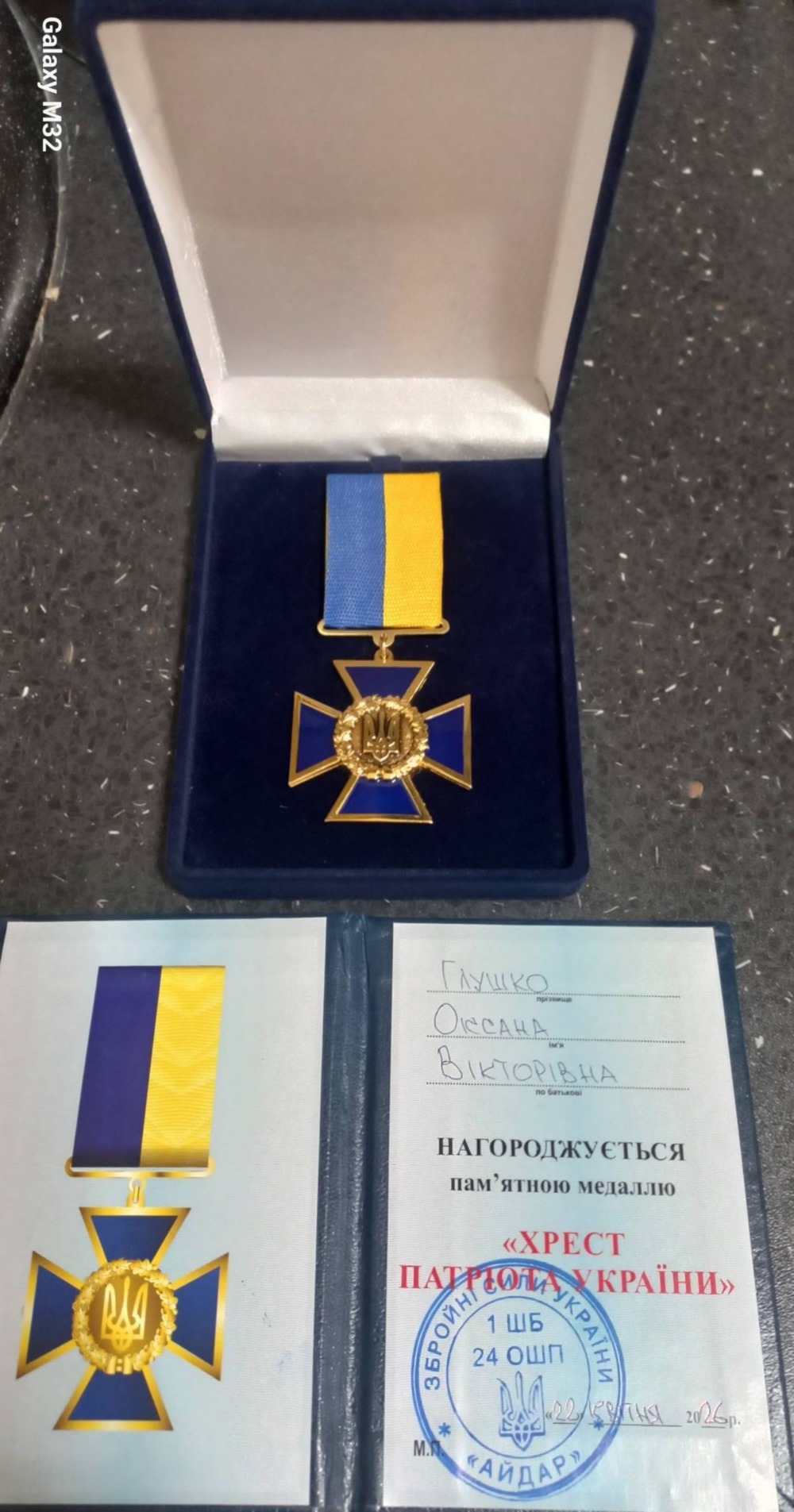 Волонтерка з Нікопольщини отримала медаль від бригади