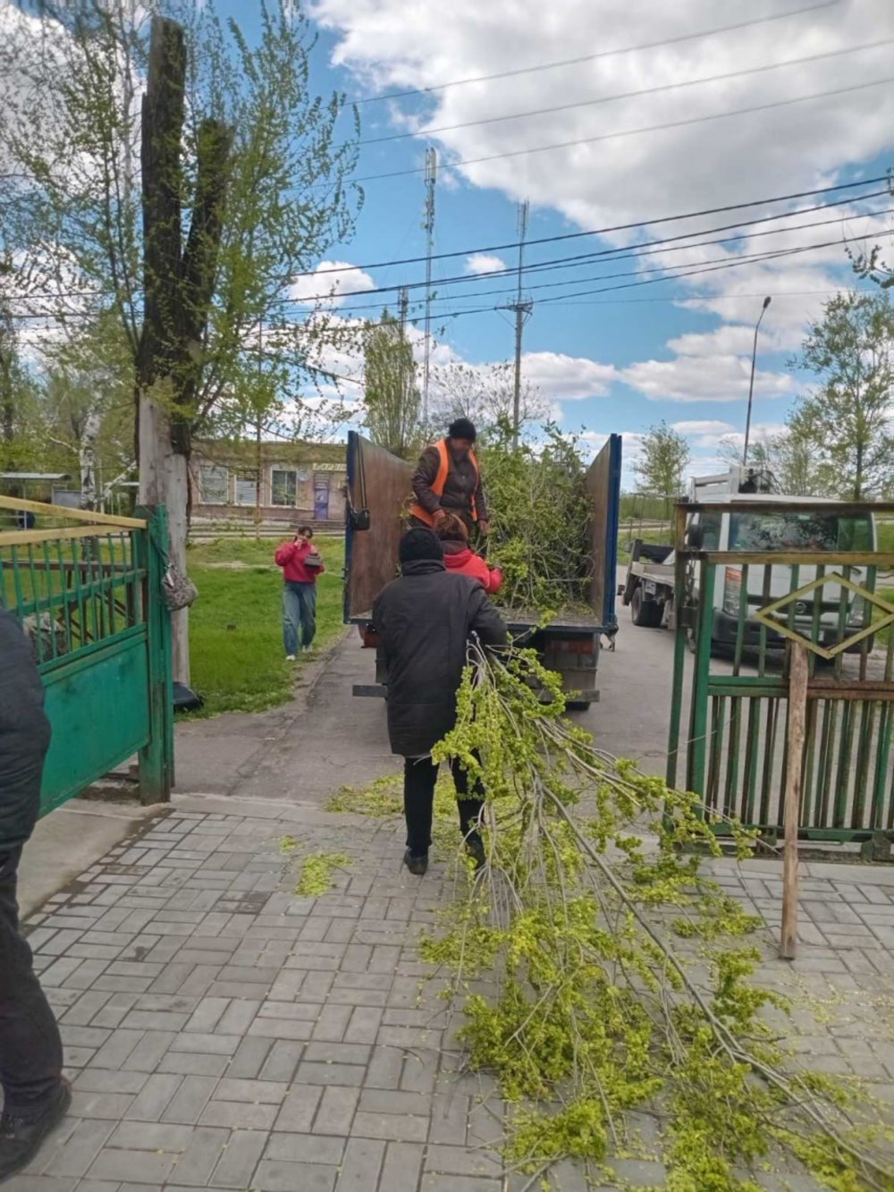 чим займалися комунальники Марганця 2