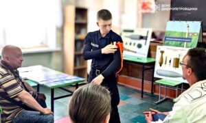 Безпека під час війни: у Нікополі рятувальники провели тренінг для працівників реабілітаційного центру