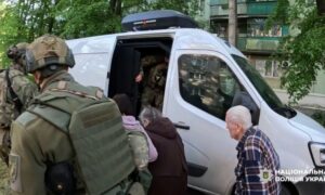 Під прицілом дронів і обстрілів: «Білі янголи» проводять евакуацію з Нікопольщини (фото, відео)