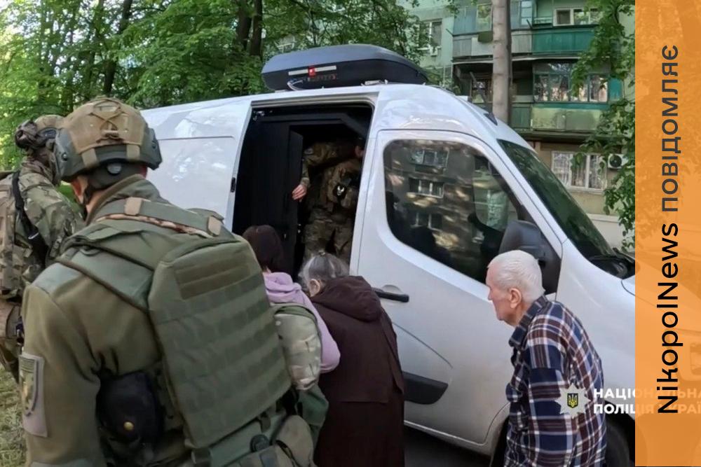 Під прицілом дронів і обстрілів: «Білі янголи» проводять евакуацію з Нікопольщини (фото, відео)