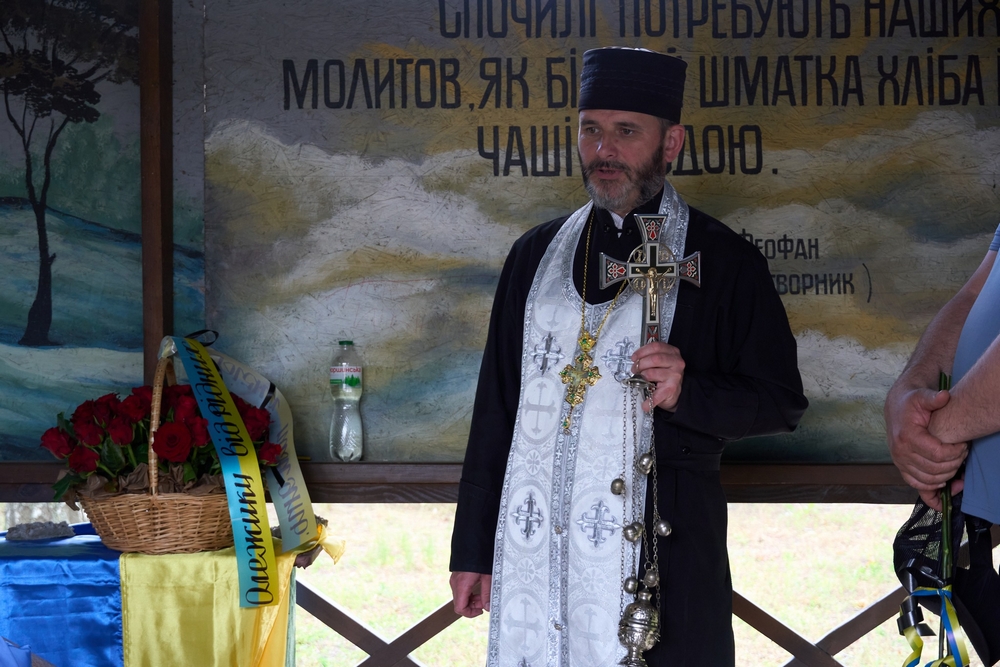 «Неодноразово отримував поранення, але щоразу повертався на фронт»: Нікополь попрощався з полеглим Захисником (фото)