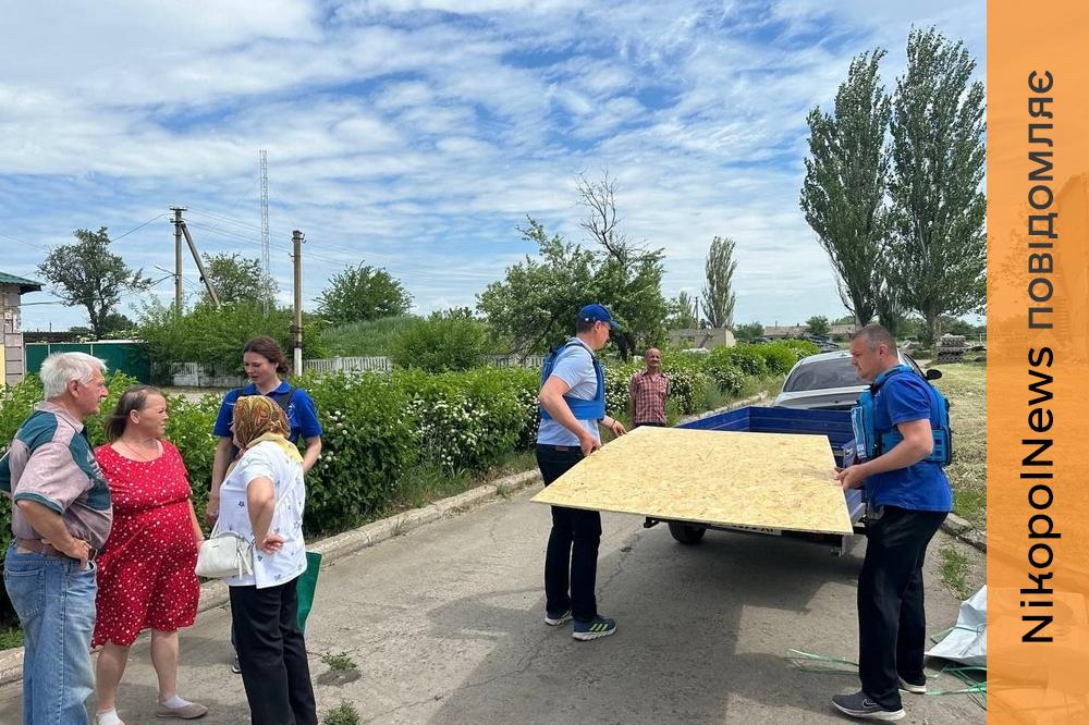 Під вогнем і дронами: на Нікопольщині допомогли 20 постраждалим домогосподарствам