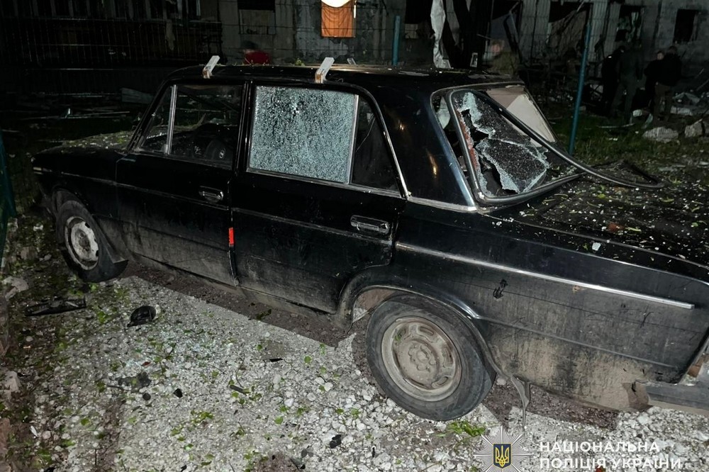 наслідки обстрілів Нікополя і району, а також області зафіксували поліцейські (фото)