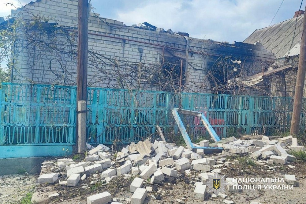 наслідки обстрілів Нікополя і району, а також області зафіксували поліцейські (фото) 4