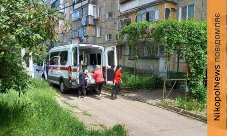 У Нікополі волонтери евакуювали маломобільного чоловіка: як отримати таку допомогу, куди звертатися (фото)
