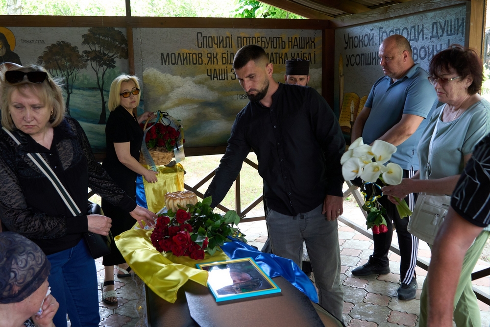 «Неодноразово отримував поранення, але щоразу повертався на фронт»: Нікополь попрощався з полеглим Захисником (фото)