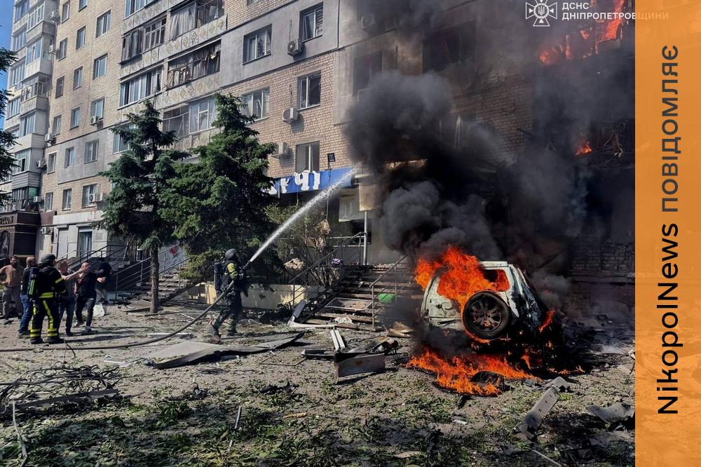 Палаючі квартири та постраждала дитина: у ДСНС показали наслідки атаки на Павлоград (фото)