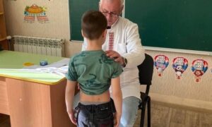 Дитячі лікарі з Нікополя здійснили плановий виїзд до двох селищ району (фото)