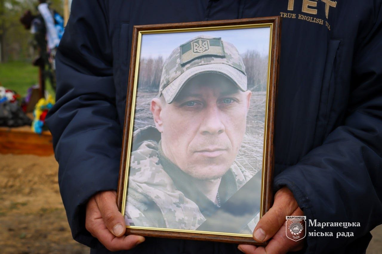 Двох полеглих Героїв сьогодні провела в останню путь громада на Нікопольщині (фото)