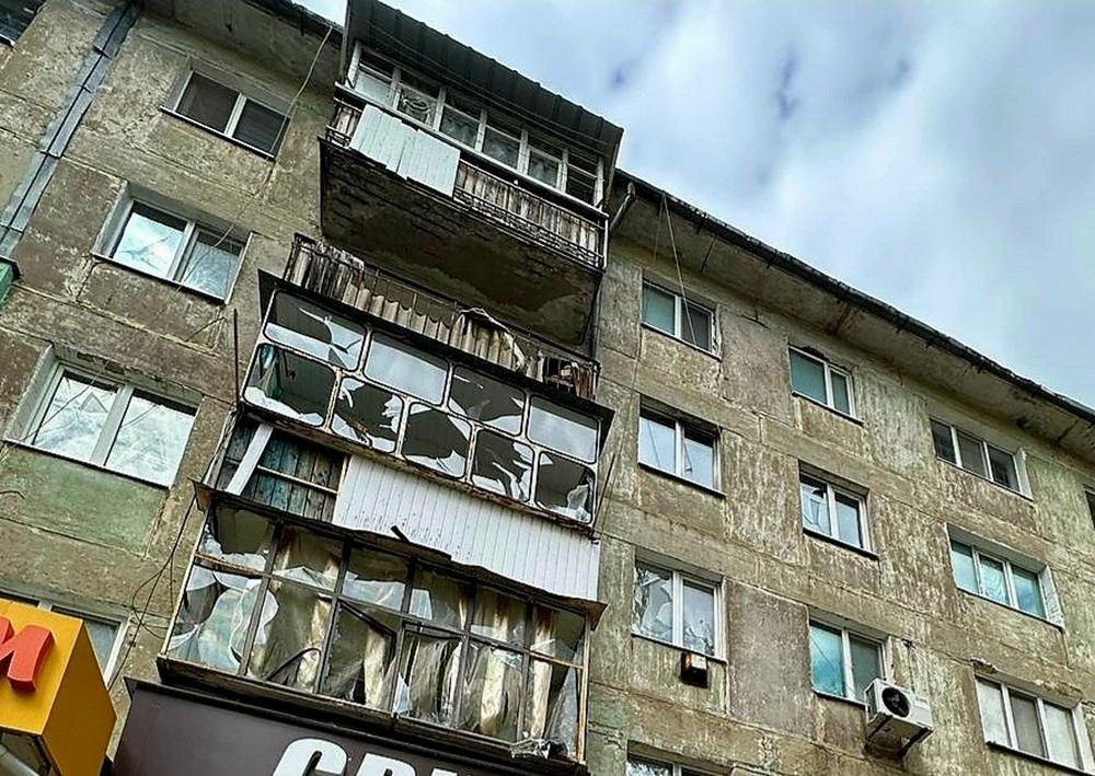 Четверо поранених на Нікопольщині, побито медзаклад, 13 будинків, автівки також під ударом було Криворіжжя (фото)