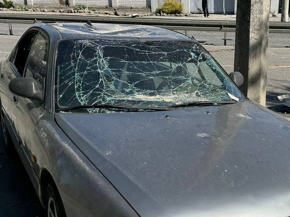 Люди були у підвалі: ворог вдарив по житловому кварталу Дніпра – що відомо (фото)