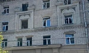 Люди були у підвалі: ворог вдарив по житловому кварталу Дніпра – що відомо (фото)
