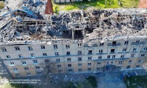 ОНОВЛЕНО. Люди були у підвалі: ворог вдарив по житловому кварталу Дніпра – що відомо (фото)