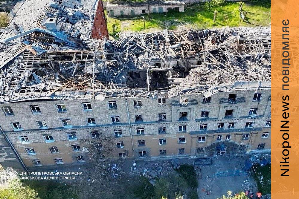 ОНОВЛЕНО. Люди були у підвалі: ворог вдарив по житловому кварталу Дніпра – що відомо (фото)