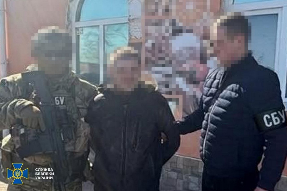 Під ліжком — запаси боєприпасів: на Дніпропетровщині викрили продаж гранат і тисяч патронів