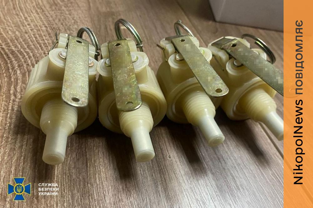 Під ліжком — запаси боєприпасів: на Дніпропетровщині викрили продаж гранат і тисяч патронів