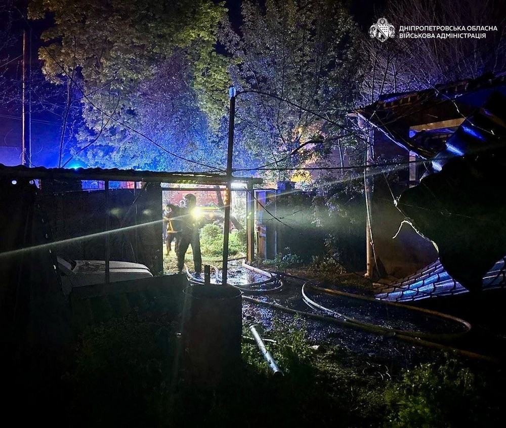 На Нікопольщині поранено людину, побито ліцей, є поранений і у Дніпрі – область була під масованим ударом ворога (фото)