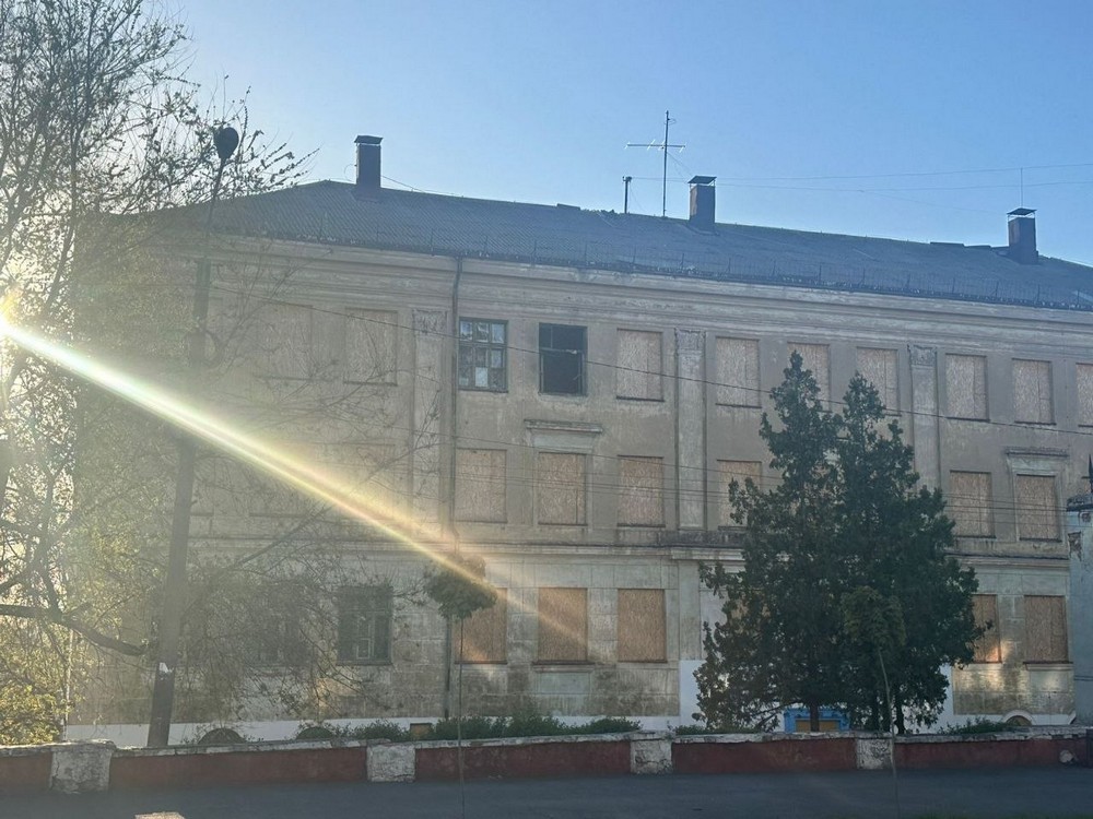 На Нікопольщині поранено людину, побито ліцей, є поранений і у Дніпрі – область була під масованим ударом ворога (фото)