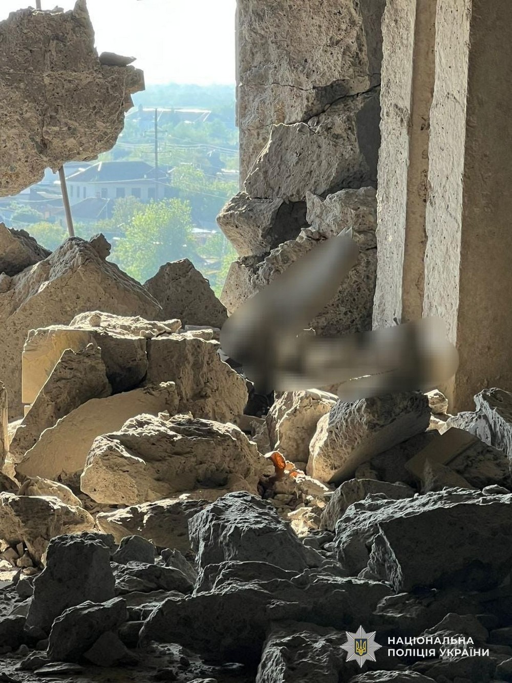 Розтрощені квартири, є поранені: ворог ударив по Павлограду вранці 12 травня (фото)