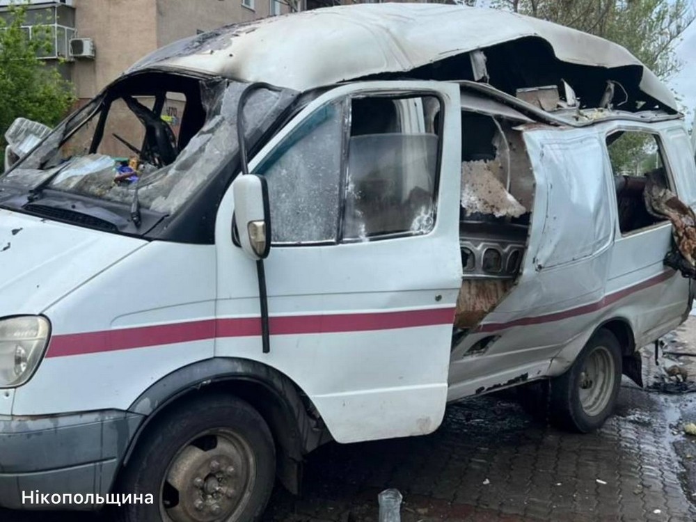 У Нікополі є поранені, побиті дві АЗС, стоянки, 19 автівок і адмінбудівля у районі, також під ударом ворога були Дніпровський, Криворізький і Синельниківський райони (фото)