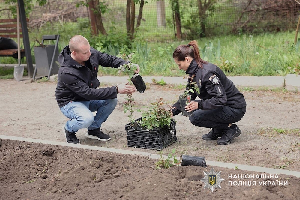 «Нитка зв'язку» для матерів героїв: поліцейські на Дніпропетровщині провели зворушливий захід