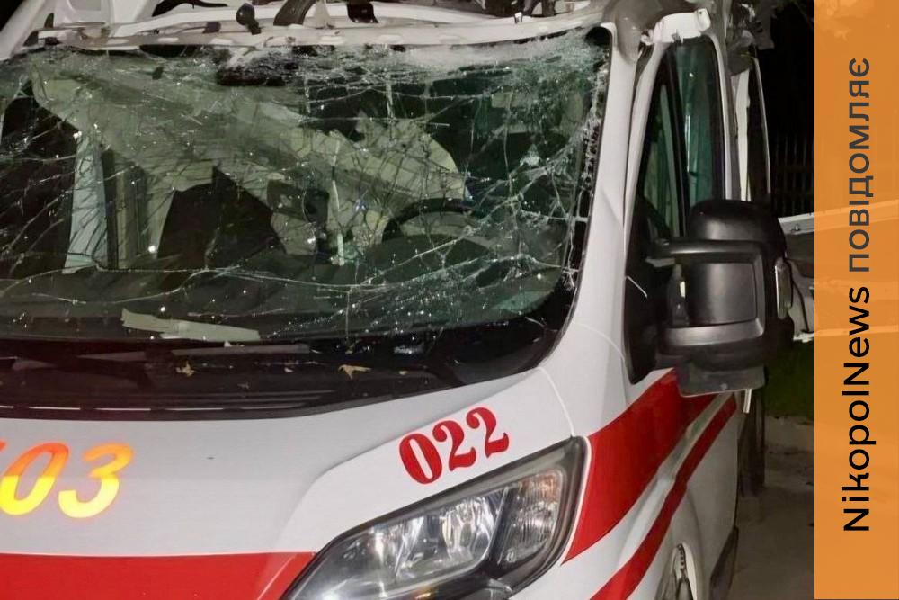 На Нікопольщині ворог вдарив по медикам, понівечив «швидкі», підприємство, гараж, також під ударом був Павлоградський район (фото)