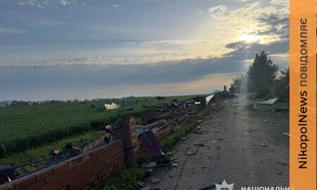 Двоє вбитих на Нікопольщині, 30 поранених в області, масштабні руйнування: жахливі наслідки обстрілів Дніпропетровщини показала поліція